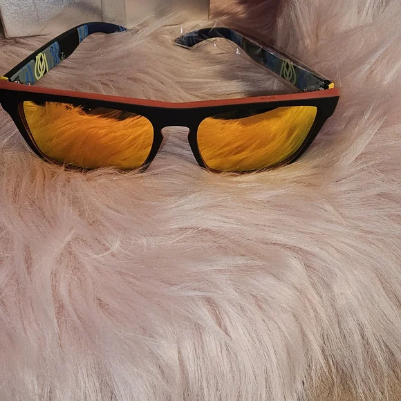 Men's Black Sunglasses with Gold Lenses - Picture 6 of 9